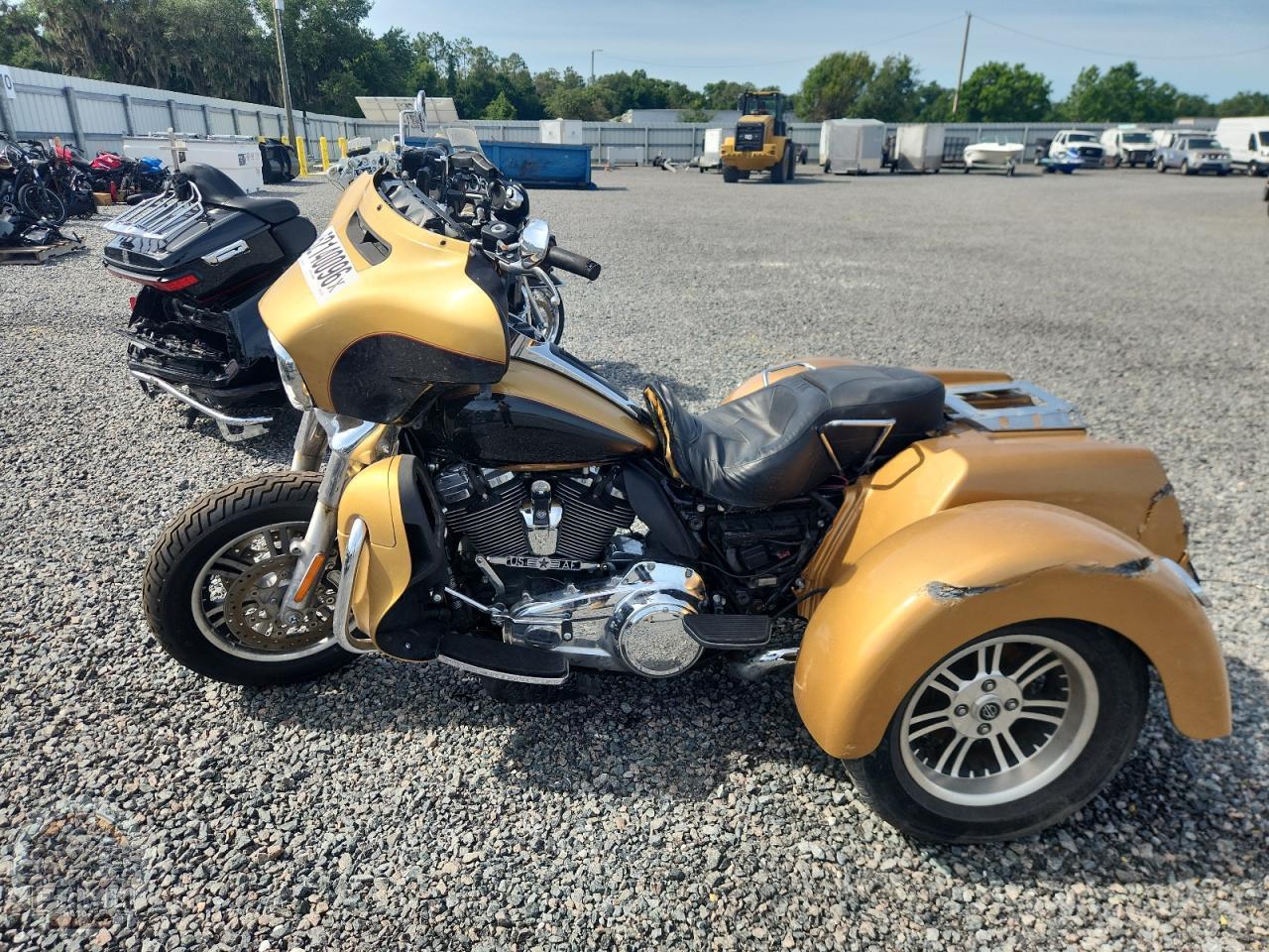 2017 HARLEY-DAVIDSON FLHTCUTG (TRI GLIDE ULTRA CLASSIC) — фото 3