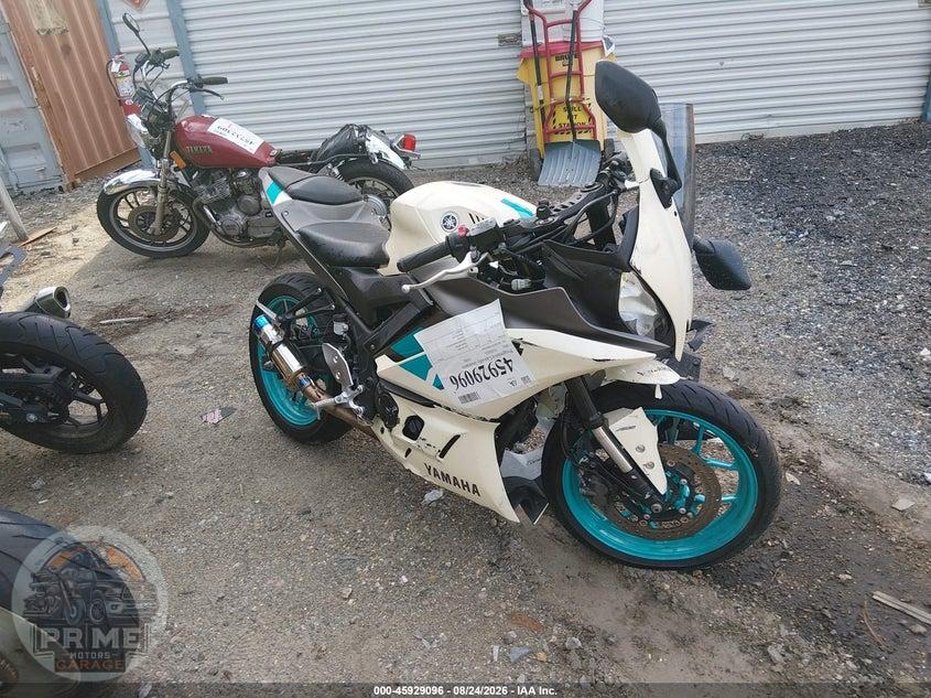 2024 YAMAHA YZFR3 A — фото 1