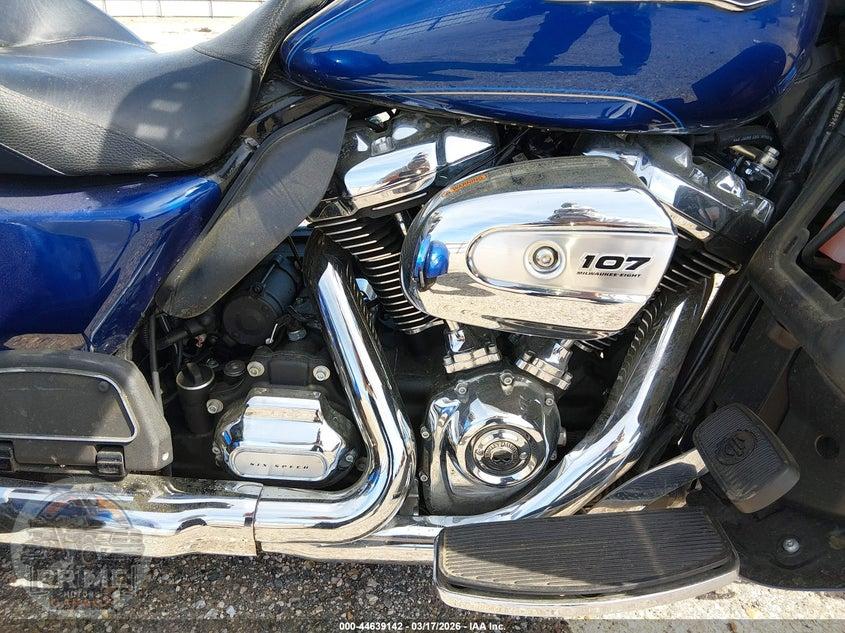 2017 HARLEY-DAVIDSON FLHTCUTG (TRI GLIDE ULTRA CLASSIC) TRI GLIDE ULTRA — фото 8