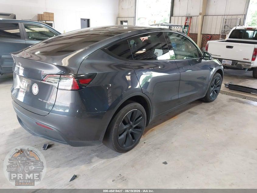 2025 TESLA MODEL Y LONG RANGE DUAL MOTOR ALL-WHEEL DRIVE — фото 4