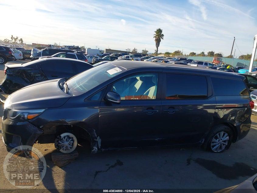 2017 KIA SEDONA LX — фото 15