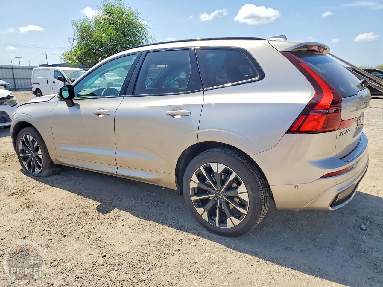 2026 VOLVO XC60 — фото 2