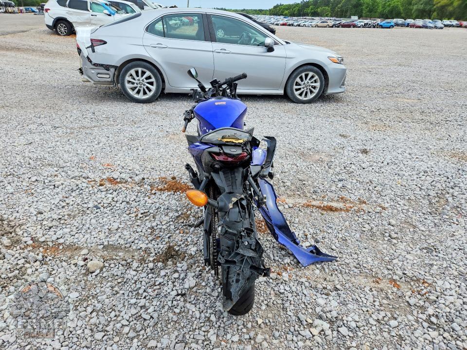 2024 YAMAHA YZFR3 — фото 4