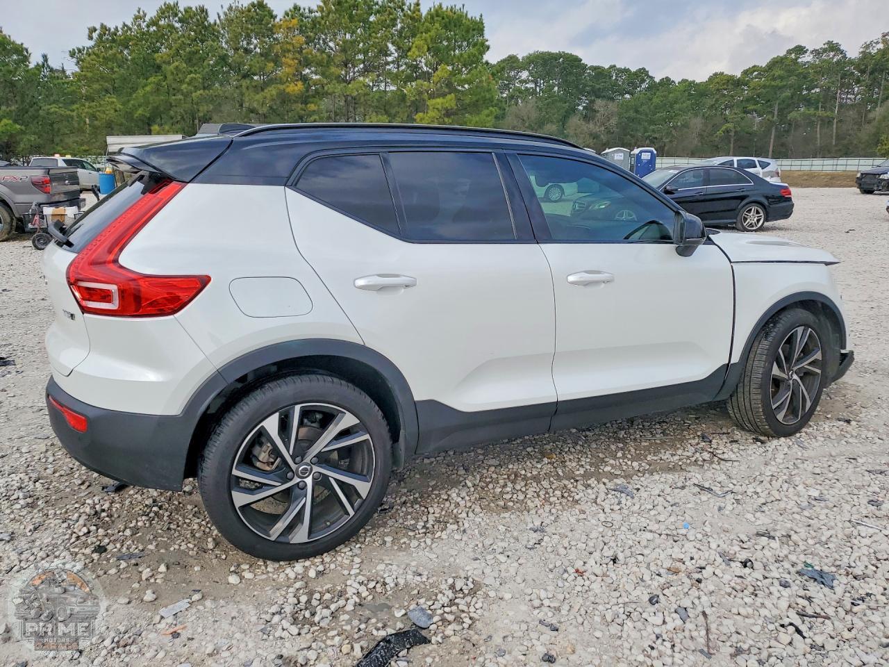 2021 VOLVO XC40 — фото 7
