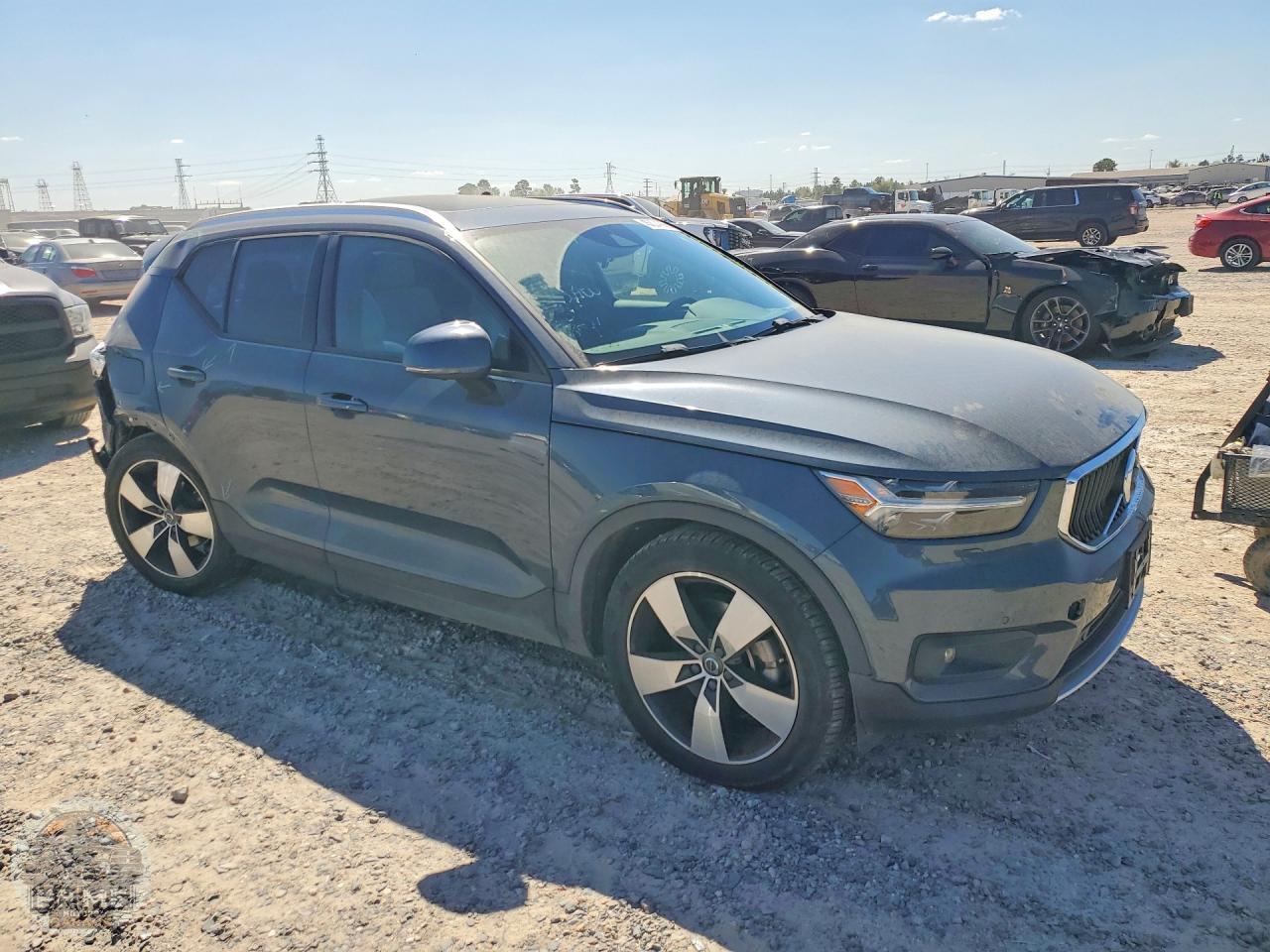 2021 VOLVO XC40 — фото 4