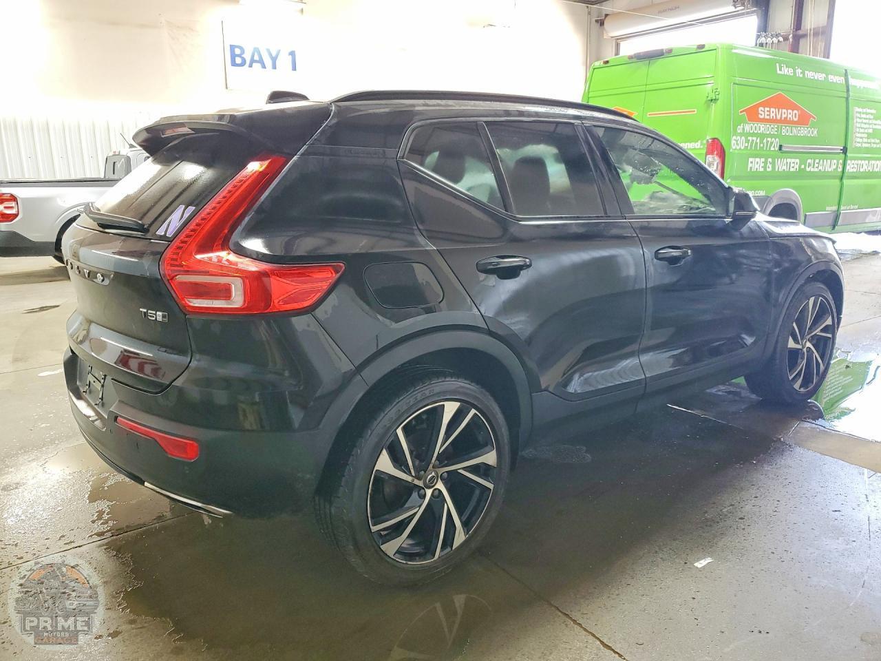 2020 VOLVO XC40 — фото 3