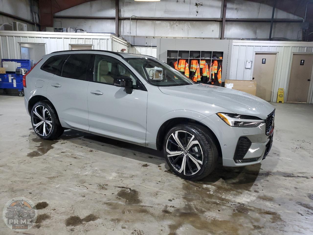 2025 VOLVO XC60 — фото 4