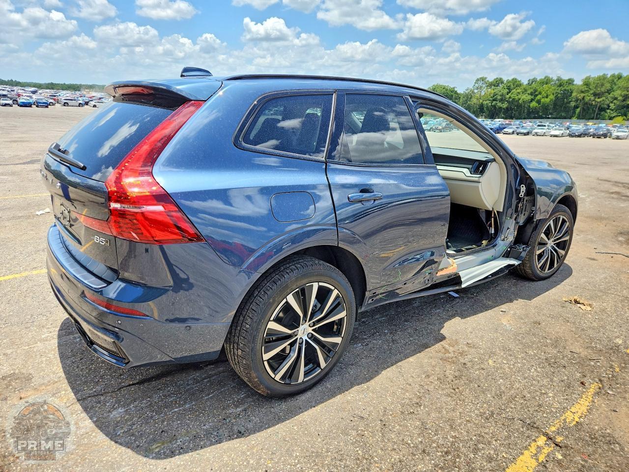 2025 VOLVO XC60 — фото 3