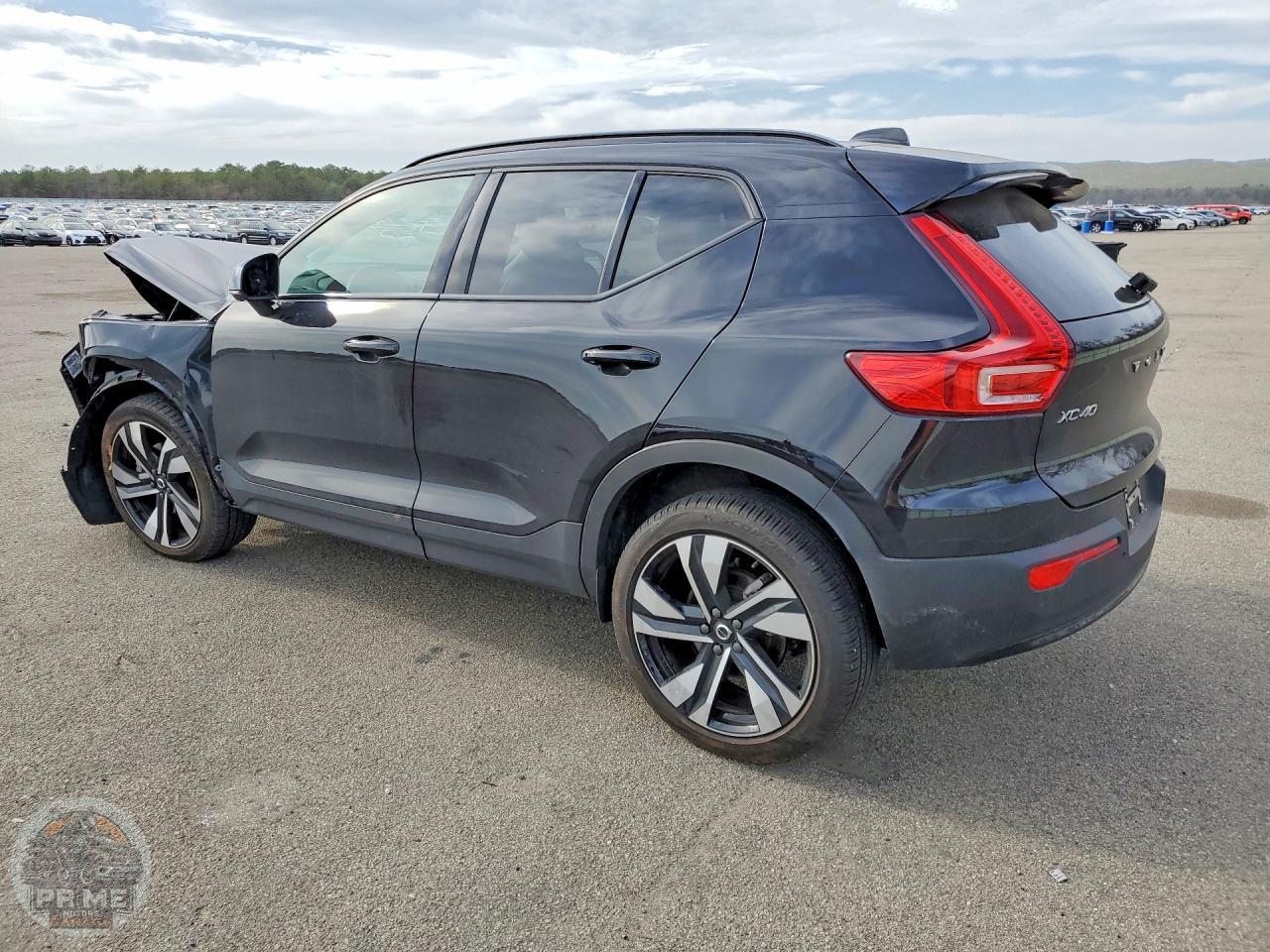 2024 VOLVO XC40 — фото 2