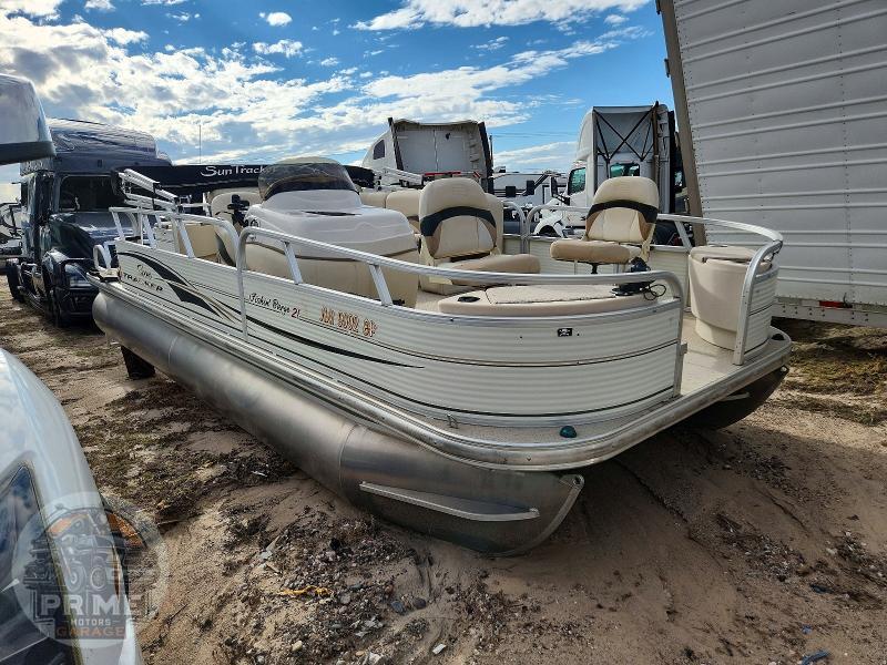 2010 SUN TRACKER BOAT