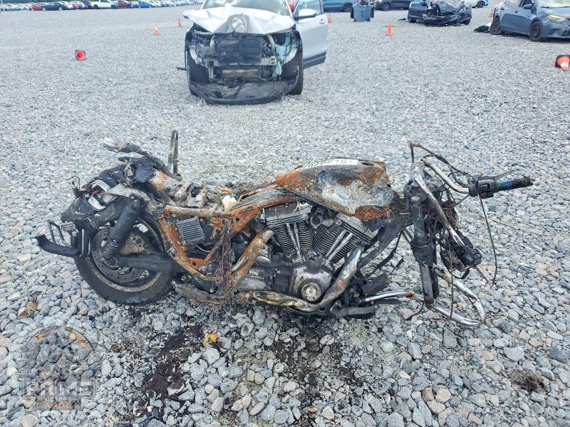2004 HARLEY-DAVIDSON FLHPI (POLICE ROAD KING)