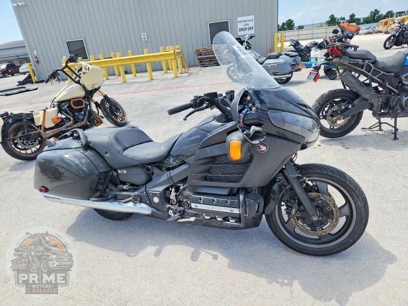 2013 HONDA GL1800