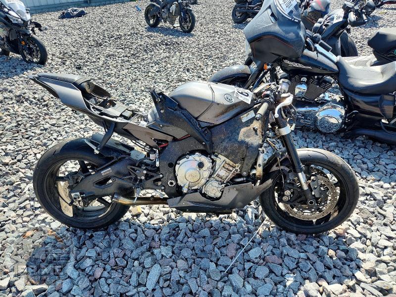 2016 YAMAHA YZFR1