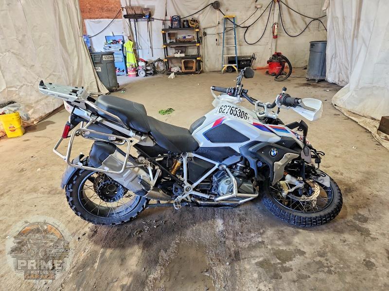 2022 BMW R