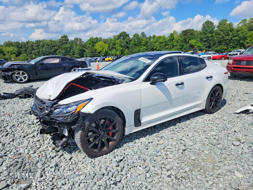 2022 KIA STINGER
