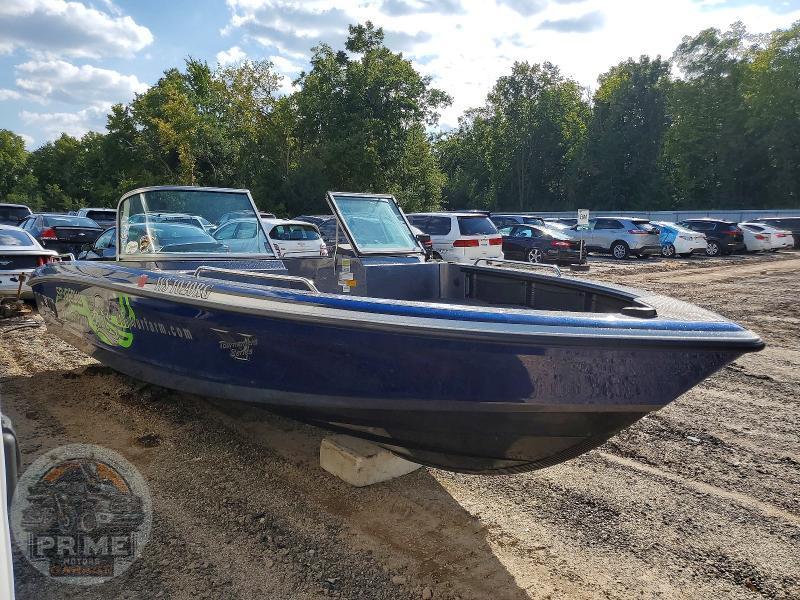 2016 LUND BOATS 219