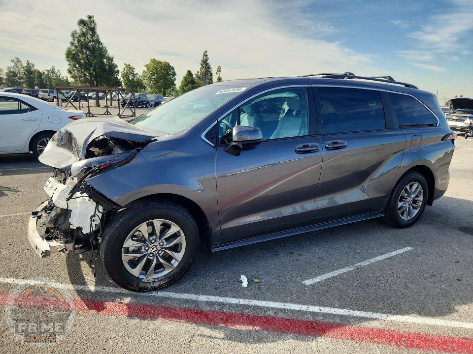 2025 TOYOTA SIENNA