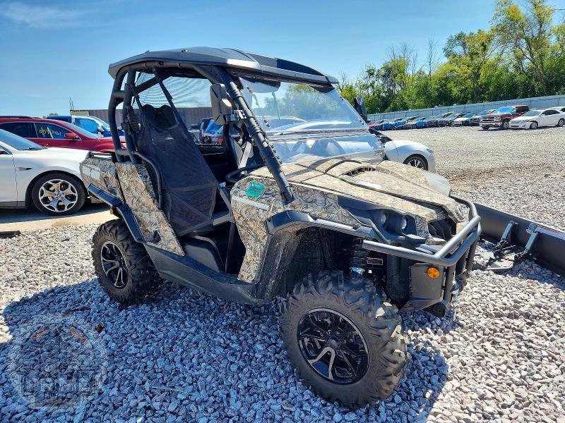 2015 CAN-AM COMMANDER