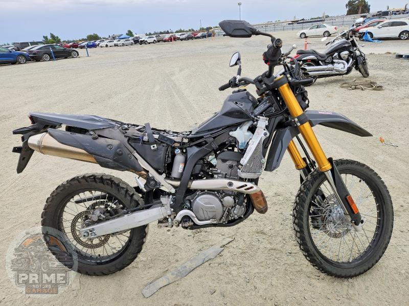2025 SUZUKI DR Z400