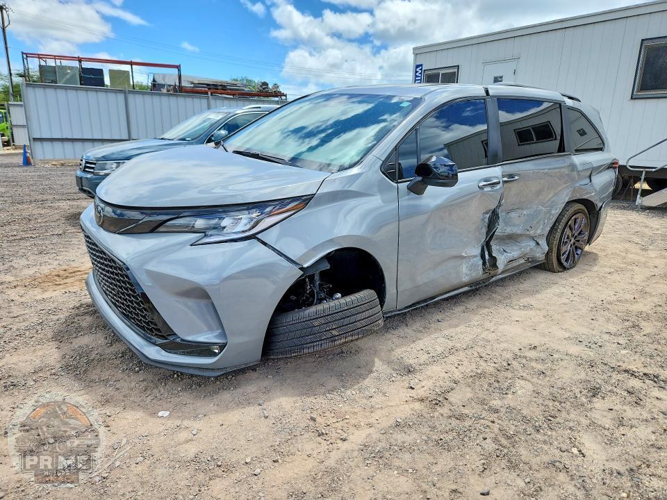 2026 TOYOTA SIENNA