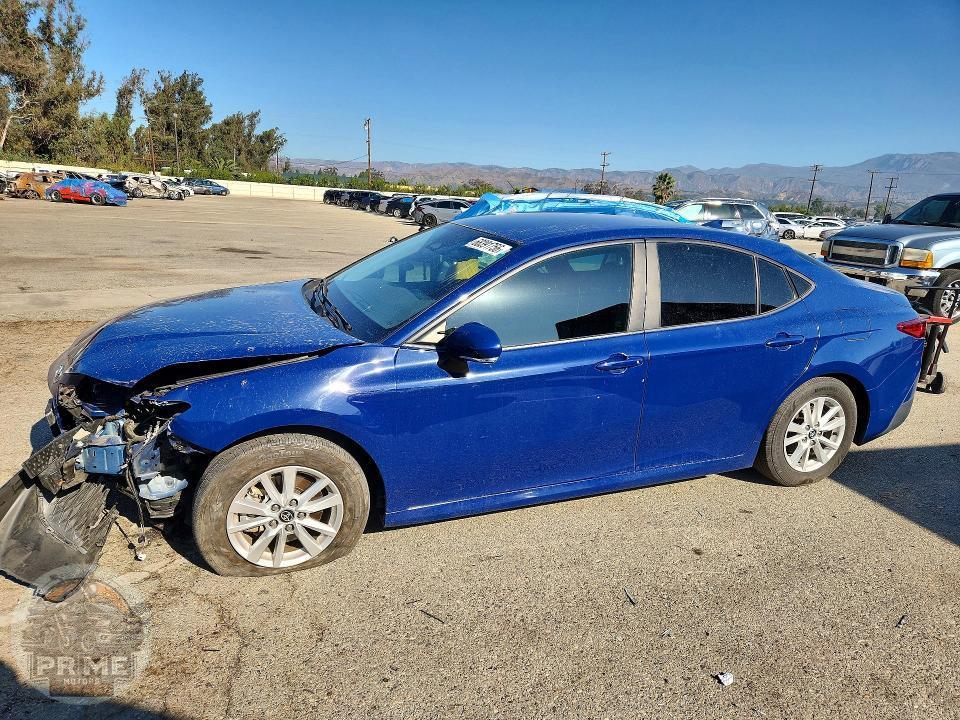 2025 TOYOTA CAMRY