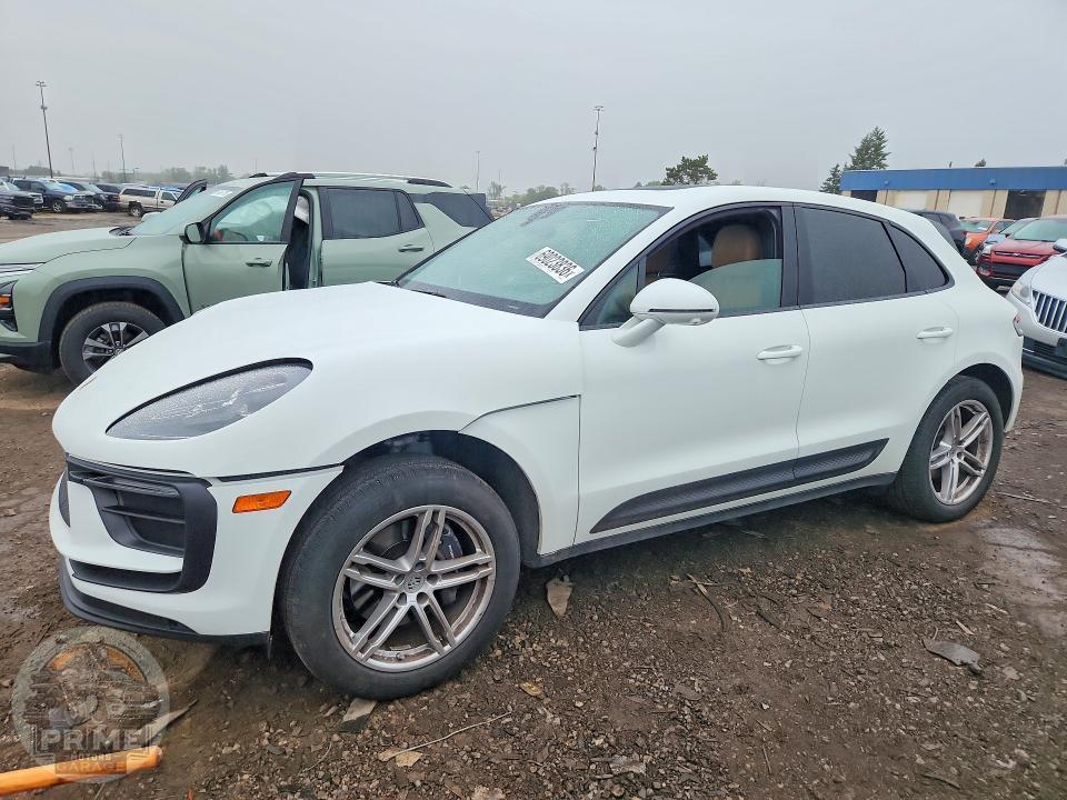 2025 PORSCHE MACAN