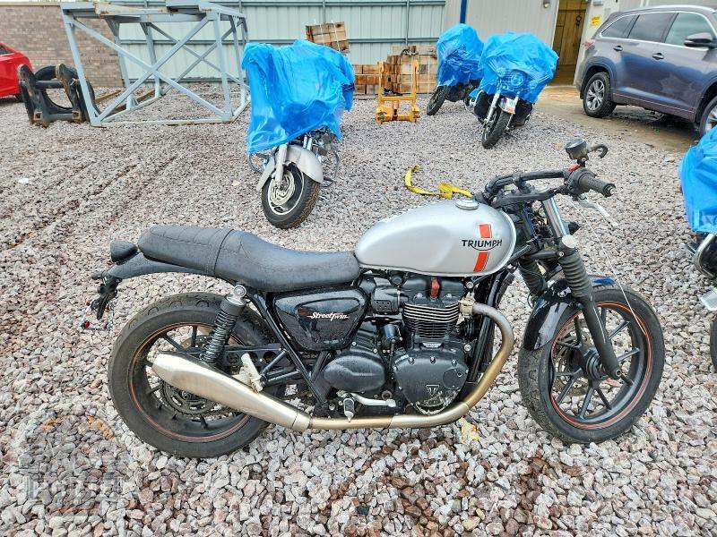 2017 TRIUMPH STREET