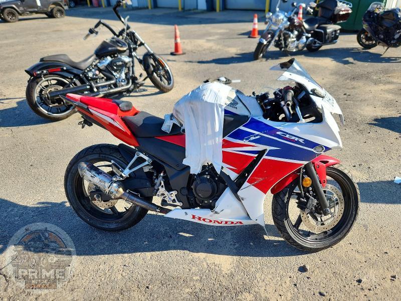 2015 HONDA CBR300