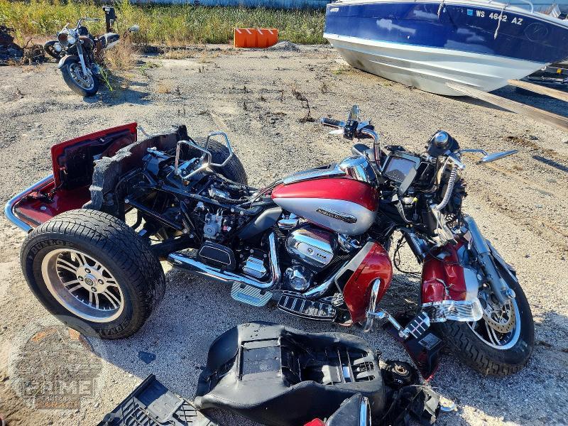 2019 HARLEY-DAVIDSON FLHTCUTG (TRI GLIDE ULTRA CLASSIC)