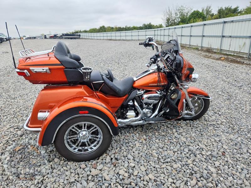 2019 HARLEY-DAVIDSON FLHTCUTG (TRI GLIDE ULTRA CLASSIC)