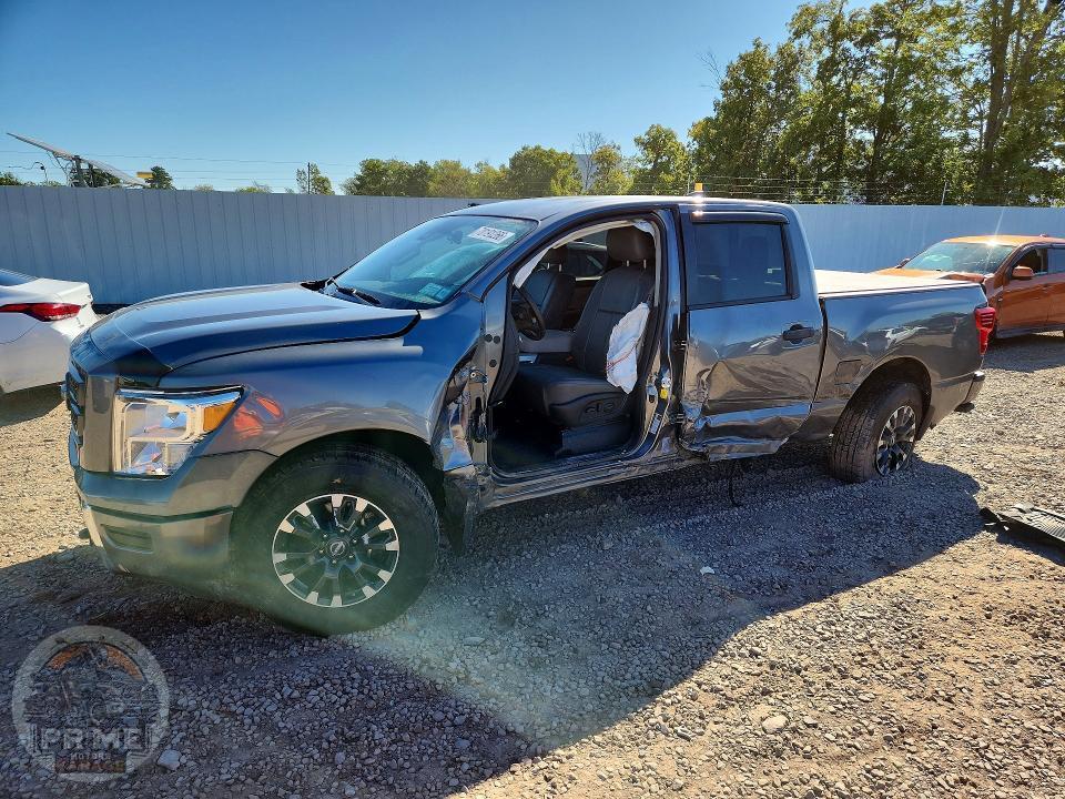 2024 NISSAN TITAN