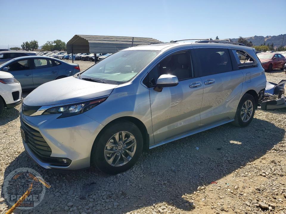 2025 TOYOTA SIENNA