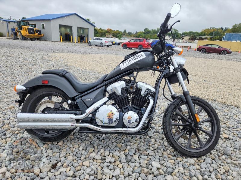 2017 HONDA VT1300