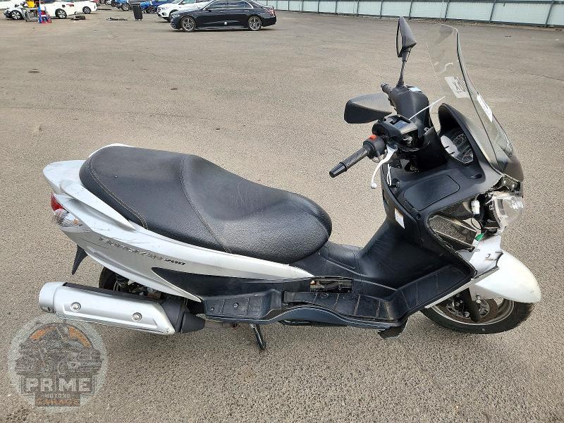 2014 SUZUKI UH200