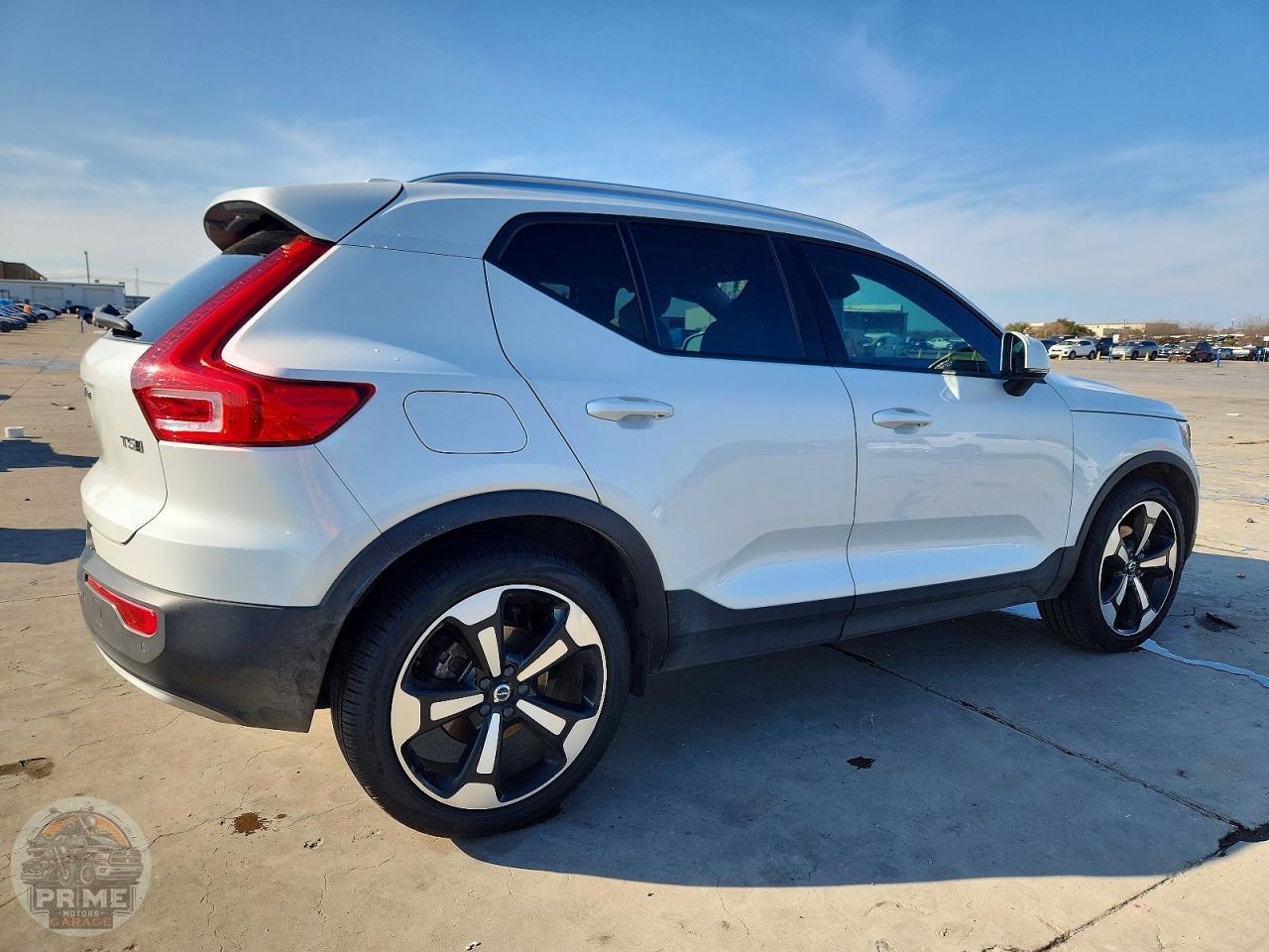 2022 VOLVO XC40 — фото 3