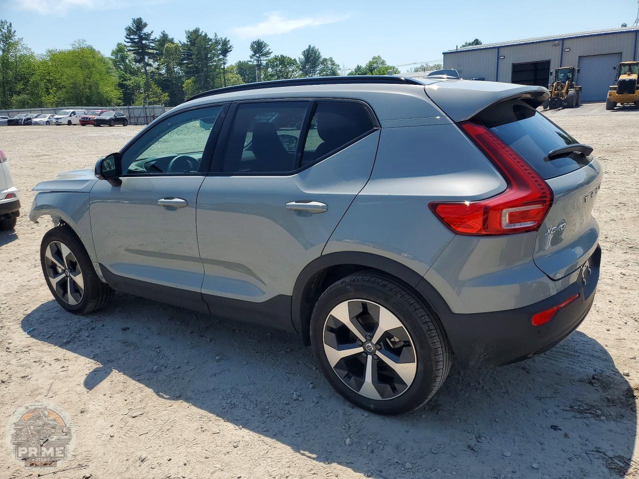 2026 VOLVO XC40 — фото 2
