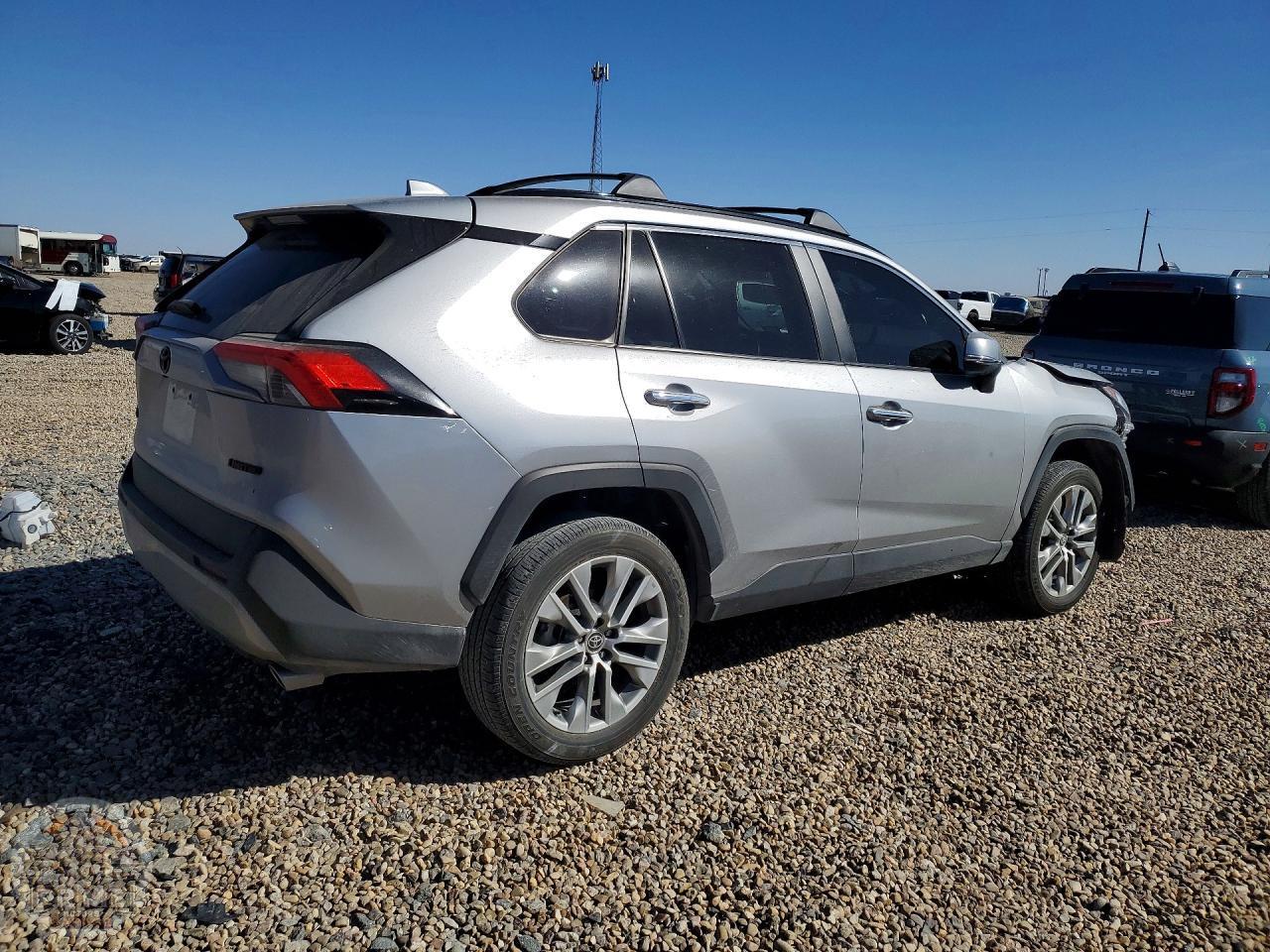 2022 TOYOTA RAV4 — фото 3