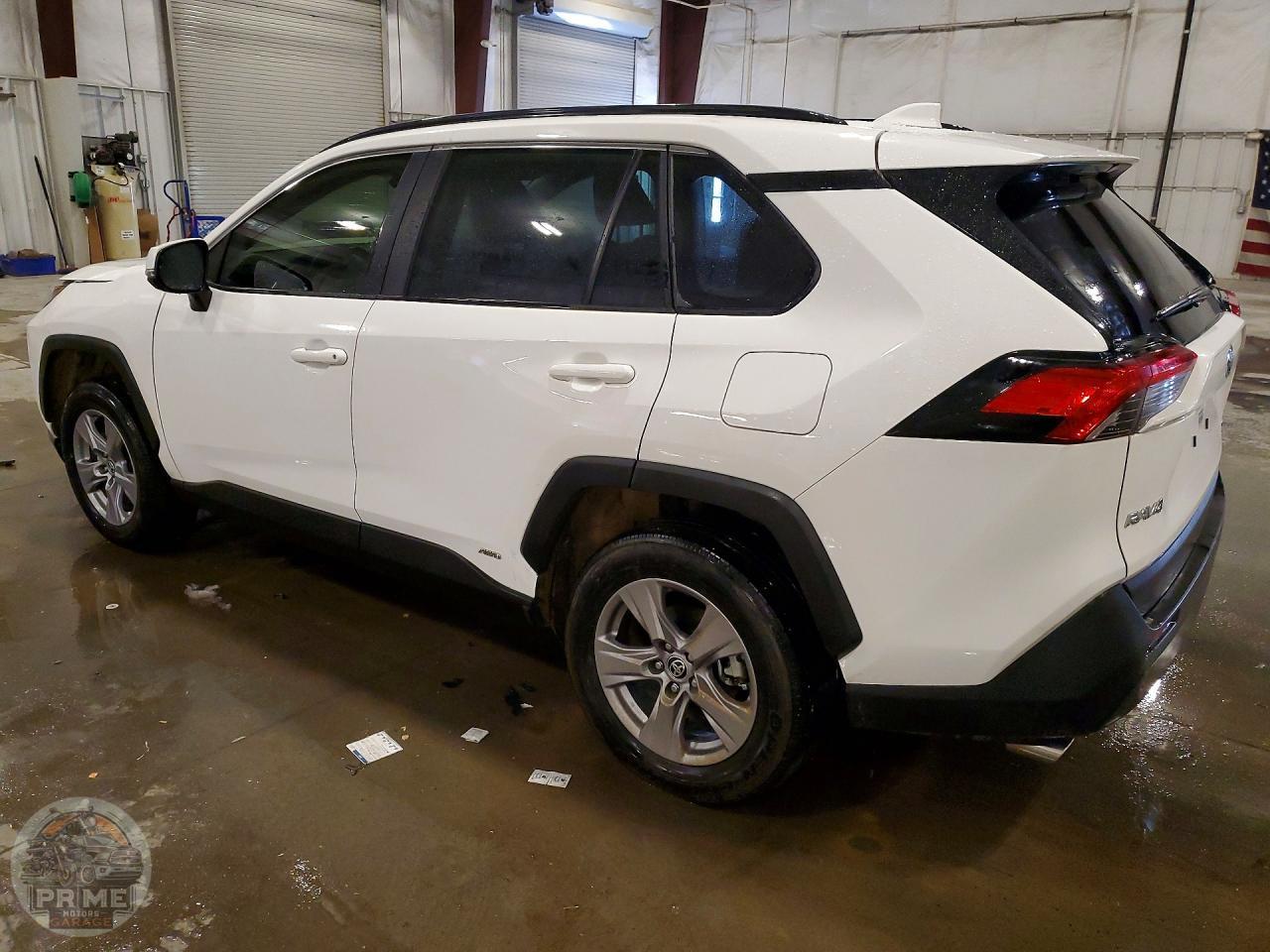 2025 TOYOTA RAV4 — фото 2