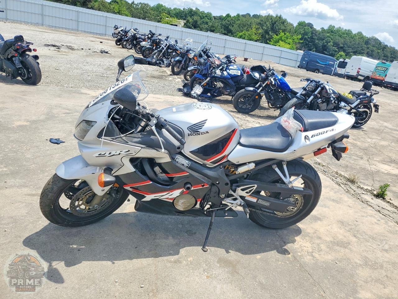 2001 HONDA CBR600 — фото 3