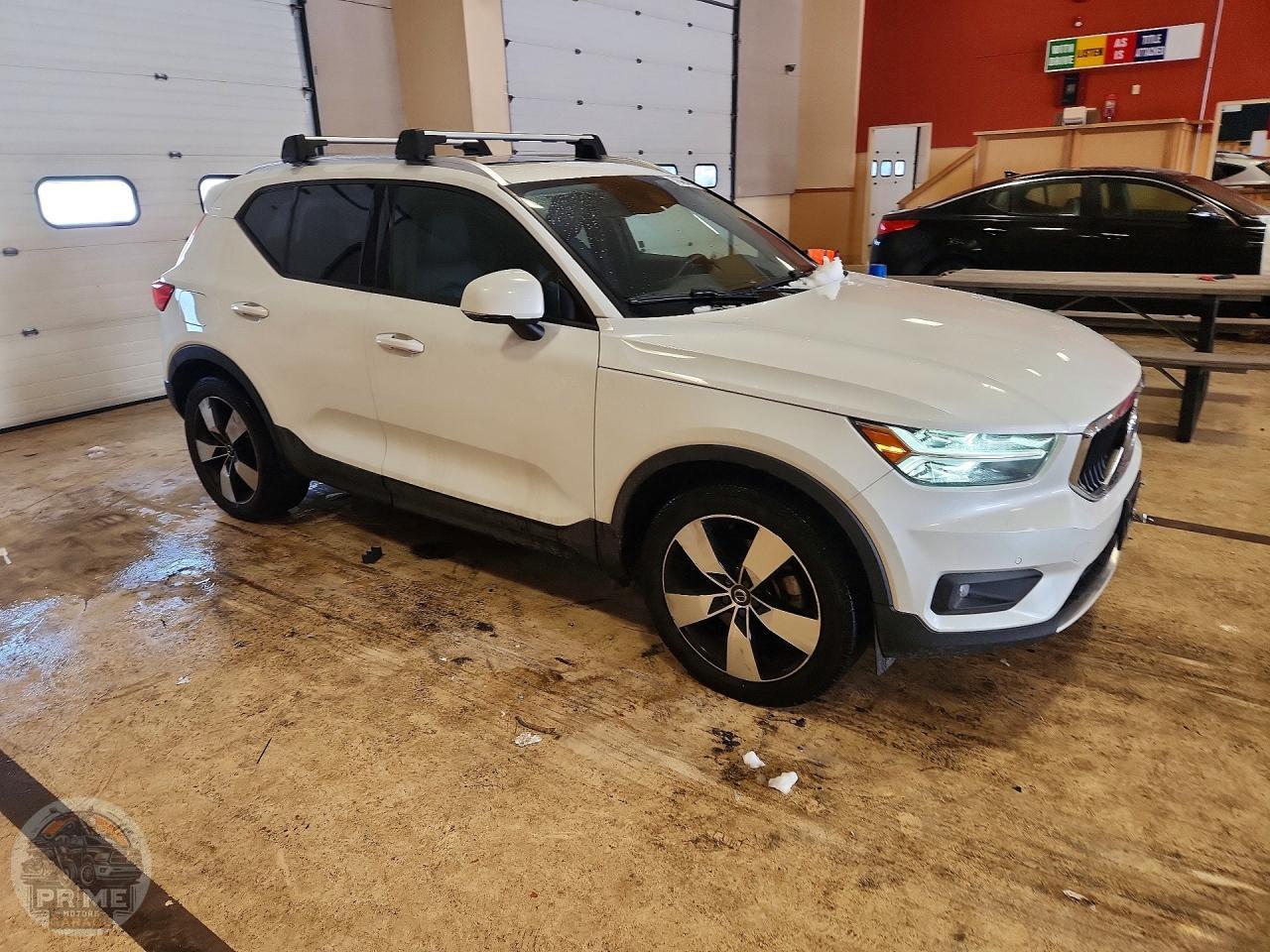 2021 VOLVO XC40 — фото 4