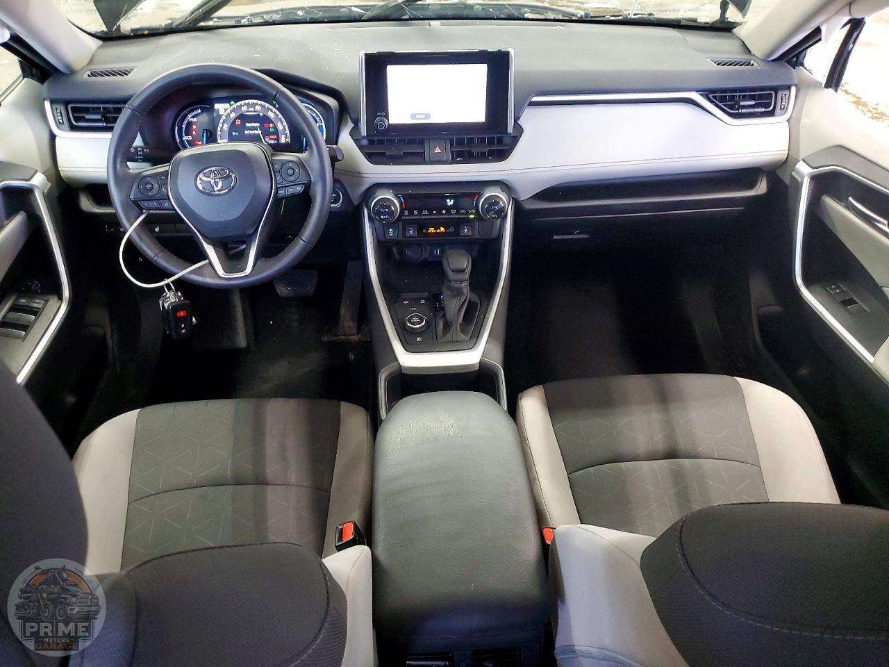 2025 TOYOTA RAV4 — фото 15