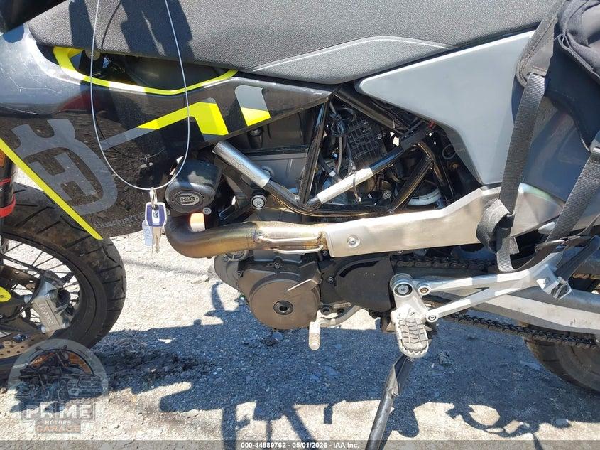 2023 HUSQVARNA SUPERMOTO 701 — фото 9