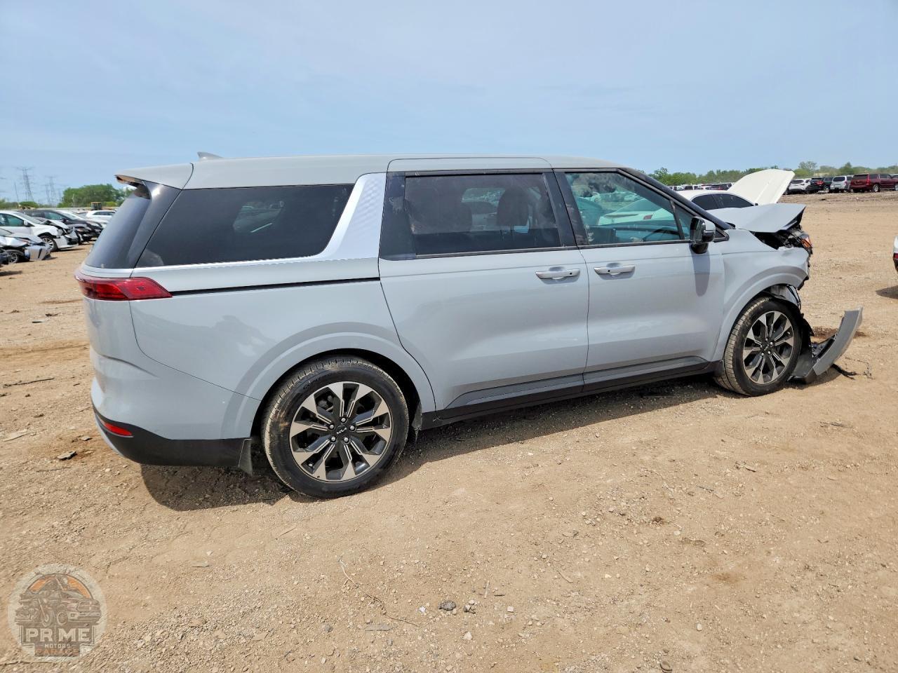 2023 KIA CARNIVAL — фото 3