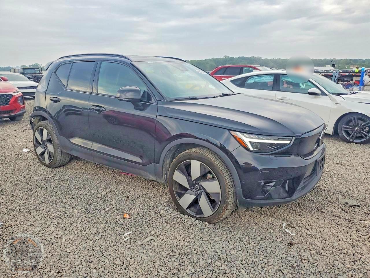2023 VOLVO XC40 — фото 4
