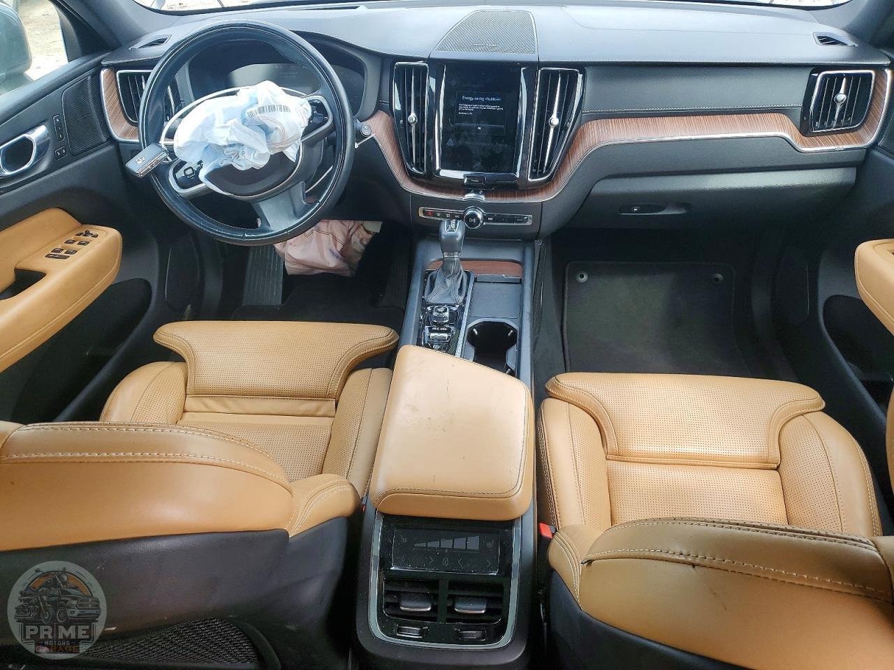 2021 VOLVO XC60 — фото 8