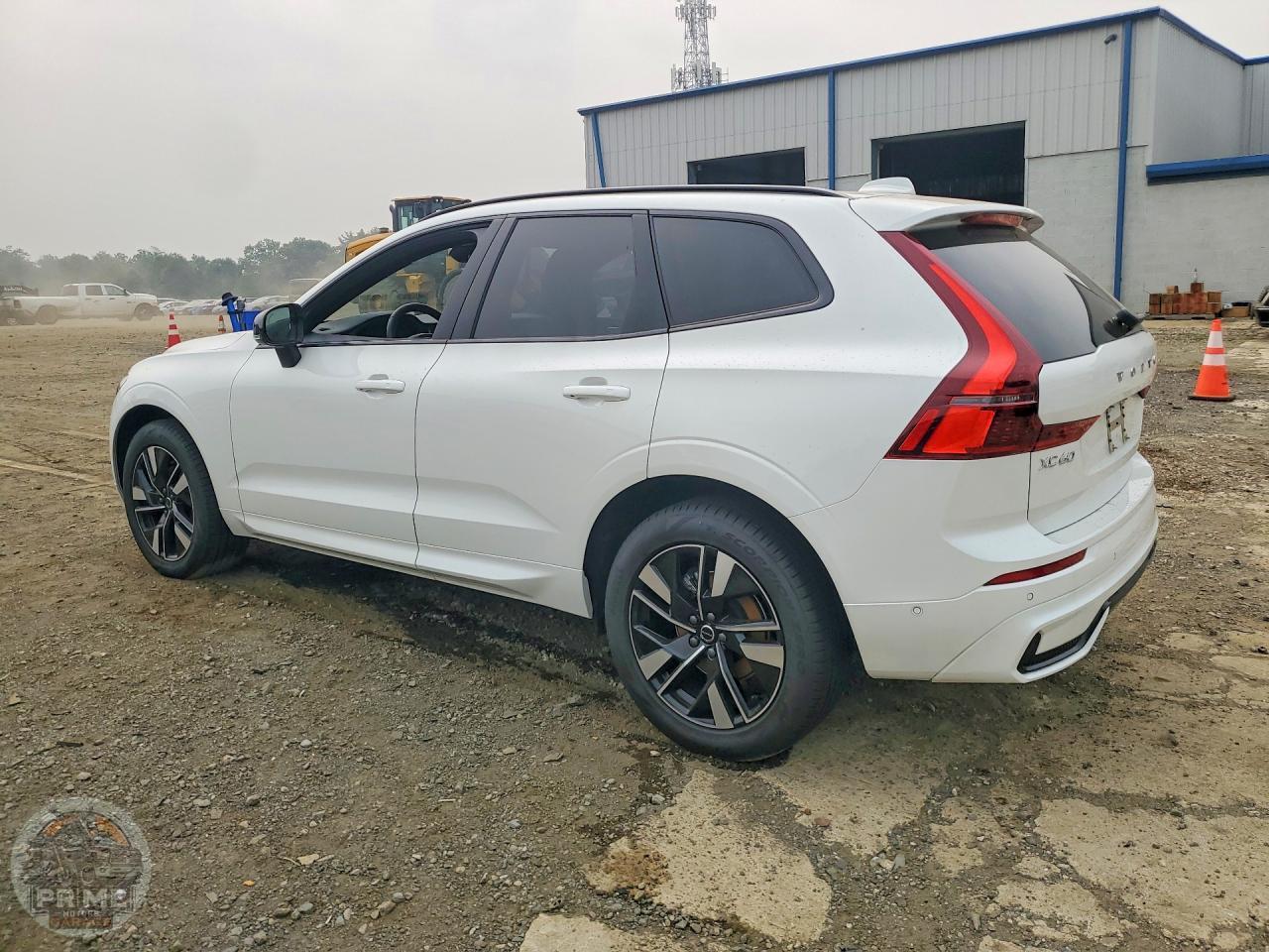2026 VOLVO XC60 — фото 2