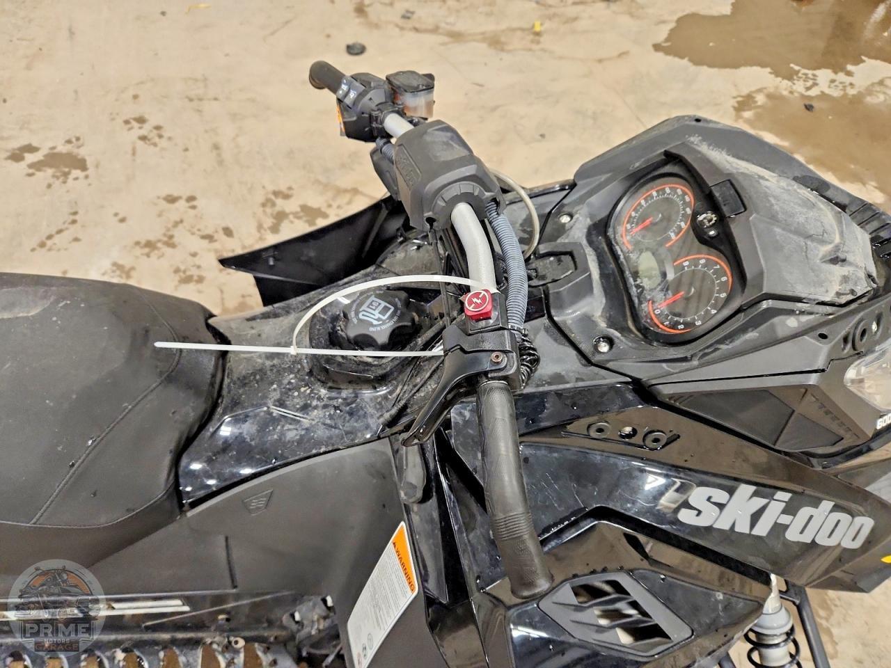 2017 SKI-DOO RENEGADE — фото 5