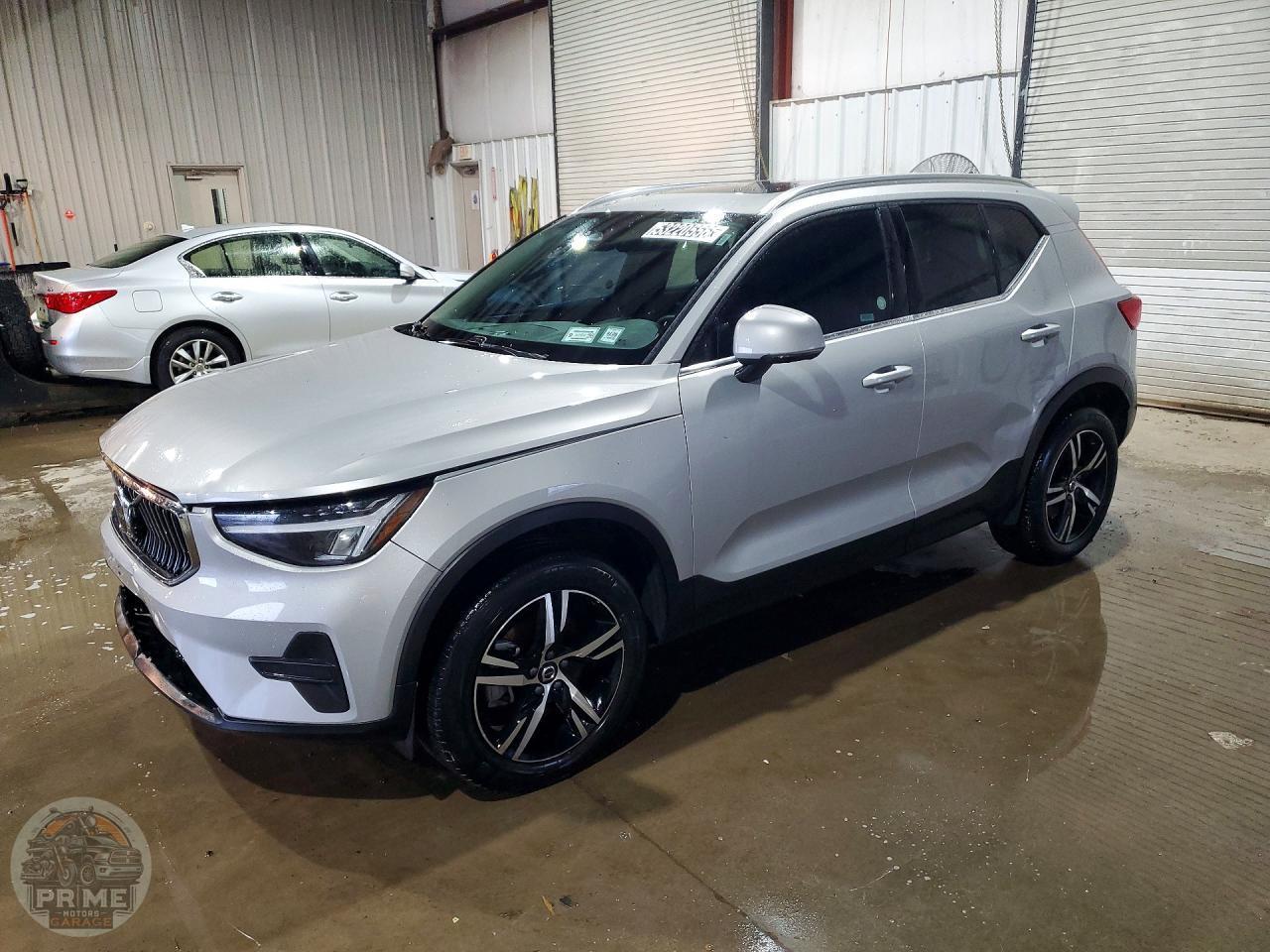 2025 VOLVO XC40 — фото 1