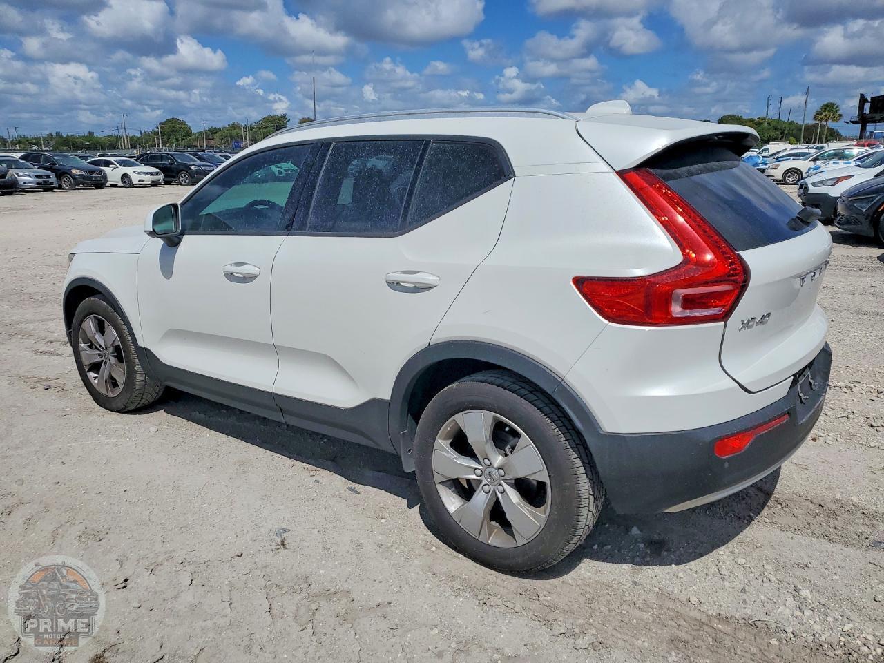 2022 VOLVO XC40 — фото 2