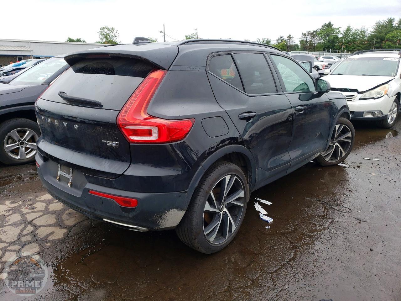 2020 VOLVO XC40 — фото 3